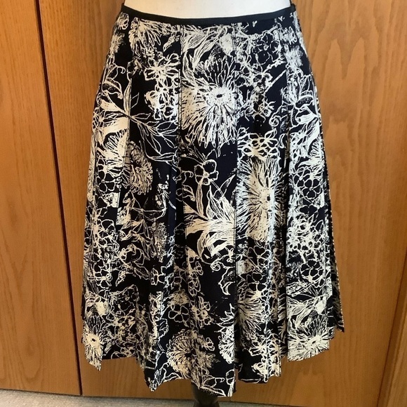 St. John Collection Floral Print Skirt Sz-4 - Picture 1 of 4